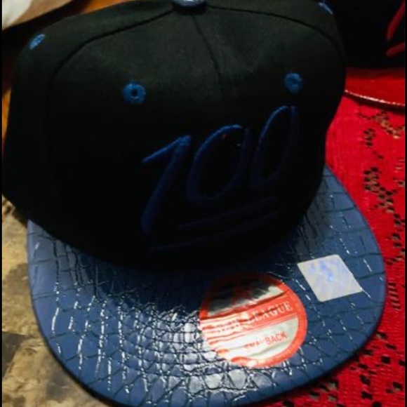 Men SnapBack Hat - Picture 2 of 4